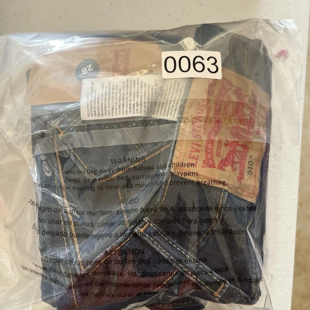 Levis 510 Skinny Men's Size 27Wx30L Dark Wash Blue Denim Jeans Distressed NWT